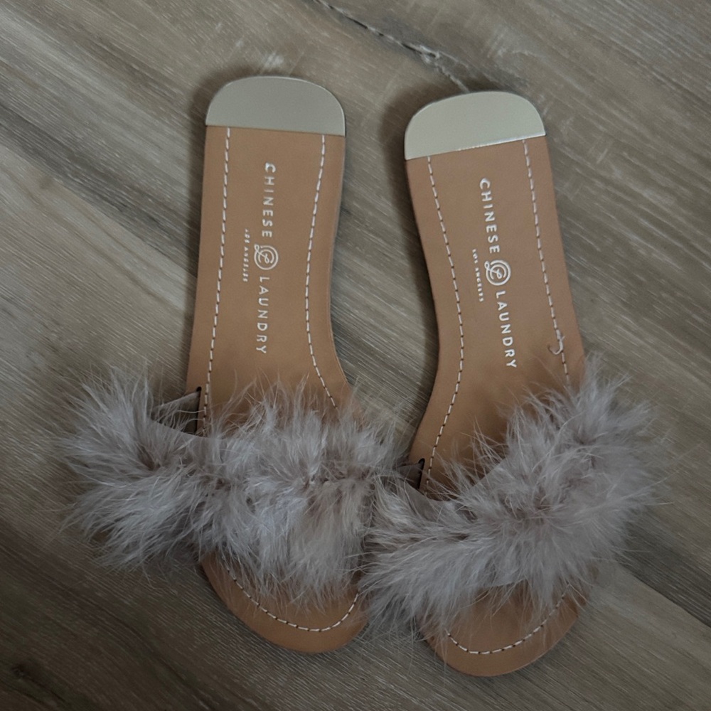 Chinese Laundry Women's Tan and Gray Fur Slippers